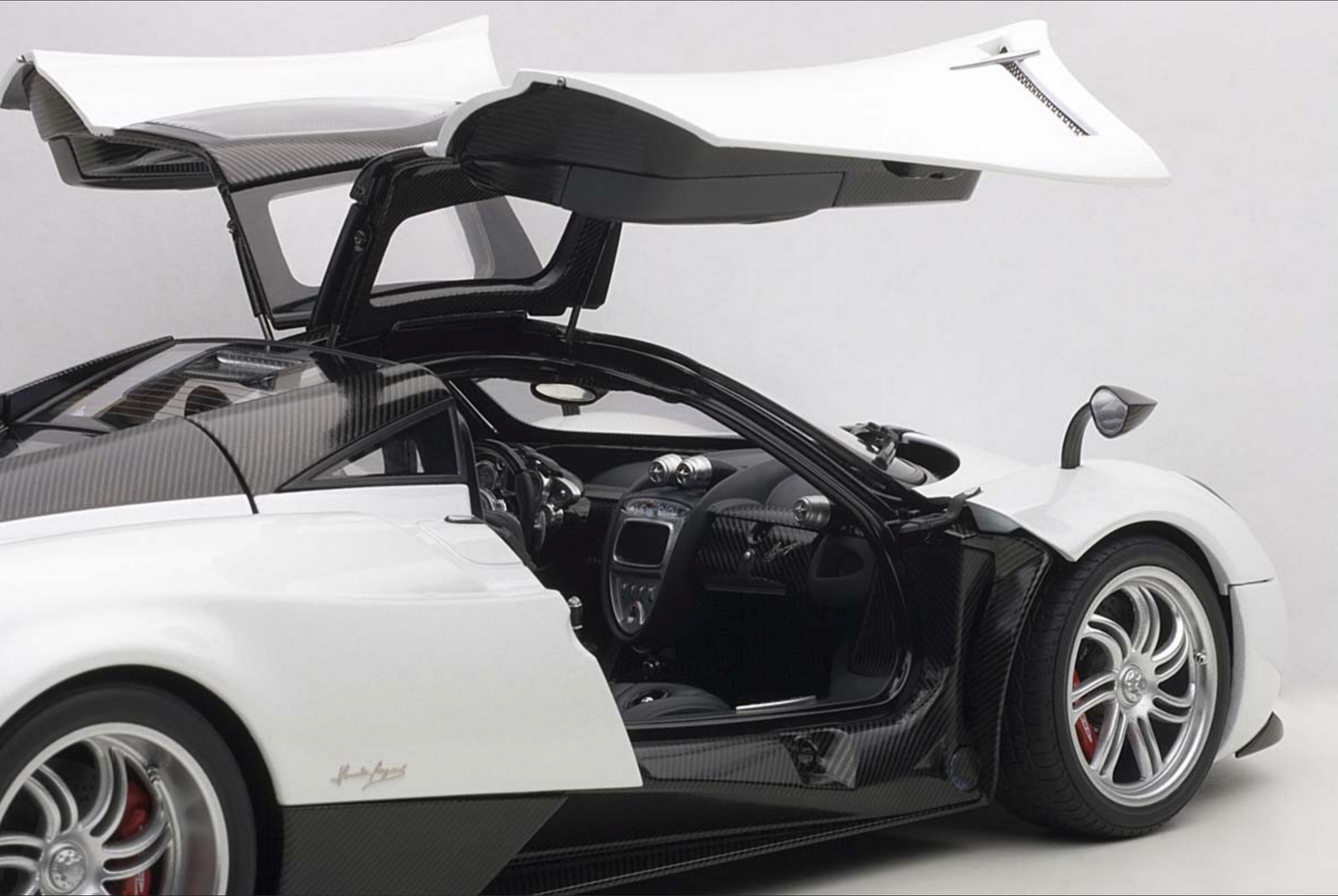 AUTOart Pagani Huayra White AUTOart Signature DIECAST 1:18