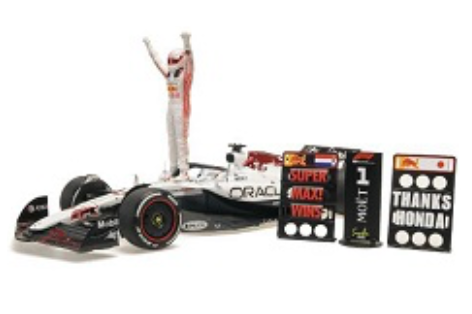 Minichamps F1 RB21 Team Oracle Red Bull Racing w/ Accessories #1 Winner Japan GP 2025 (Verstappen) 1:12