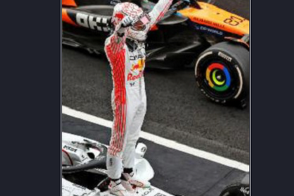 Minichamps F1 RB21 Team Oracle Red Bull Racing #1 w/ Accessories Winner Japan GP 2025 (Verstappen) 1:18