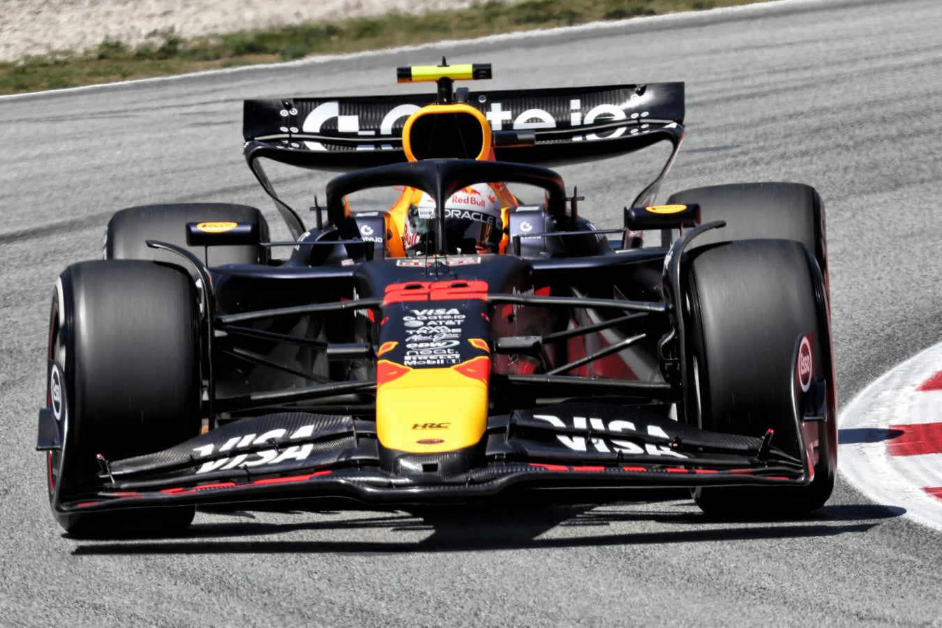 Minichamps Ferrari F1 RB21 Team Oracle Red Bull Racing #22 Canada GP 2025 100th GP (Yuki Tsunoda) 1:18