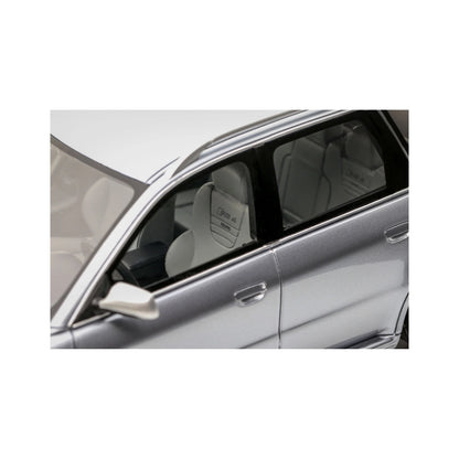 Otto 2000 Audi RS4 Avant B5 2.7L V6 Biturbo "Stanced" Avus Silver 1:18