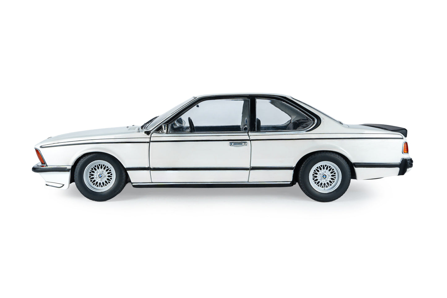 Solido 1984 BMW 635 CSI (E24) White 1:18