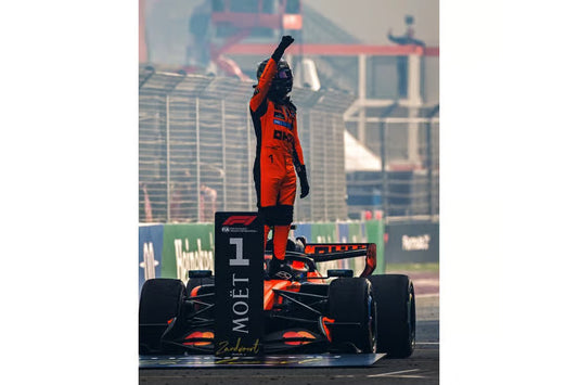 Spark-Model Mclaren Mastercard F1 Team MCL40 #1 WINNER Dutch GP 2026 (Norris) 1:18 WITH DISPLAY