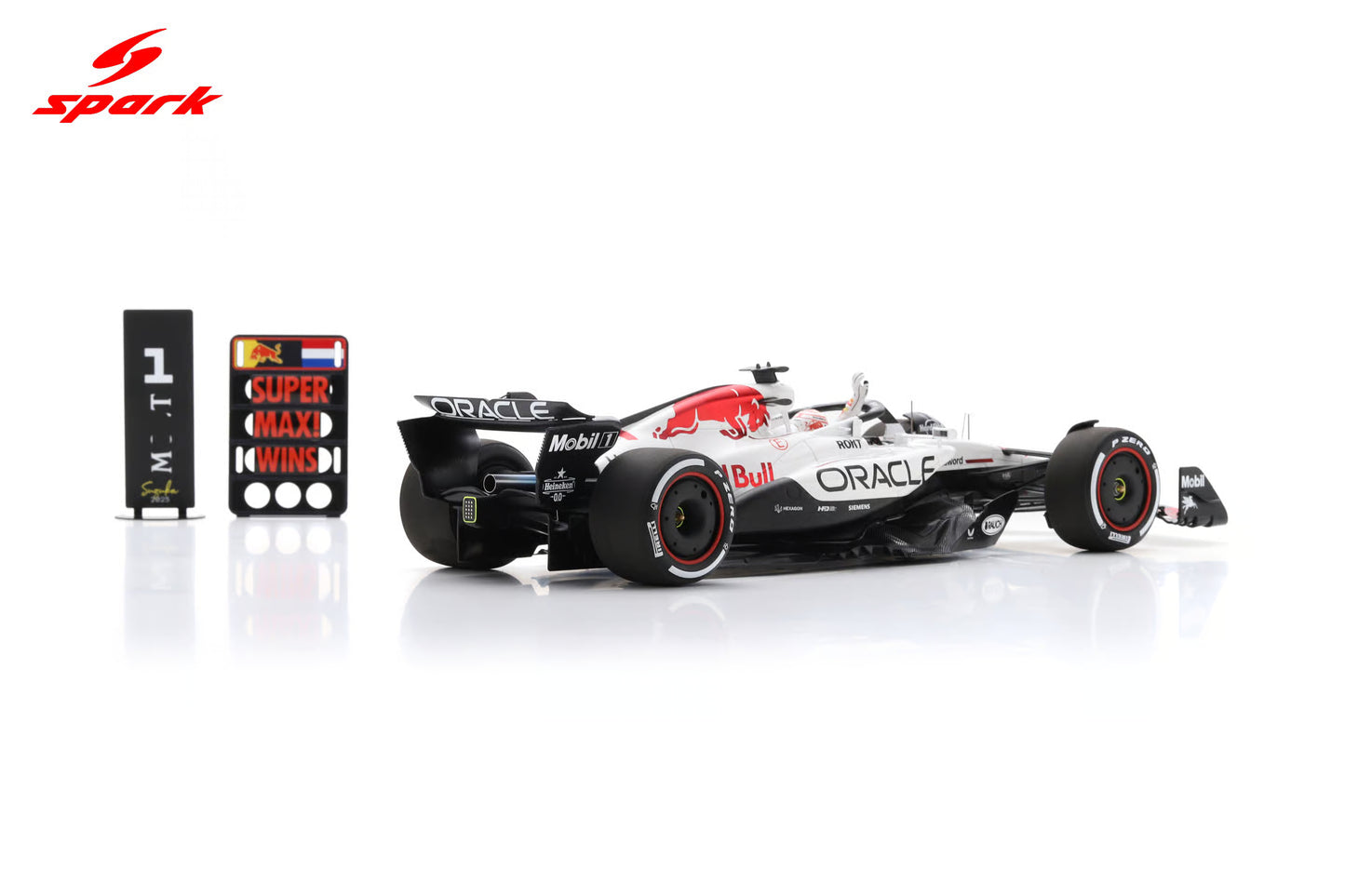 Spark-Model F1 RB21 Team Oracle Red Bull Racing #1 Winner Japan GP Spark-Model F1 RB21 Team Oracle Red Bull Racing #1 Winner Japan GP
