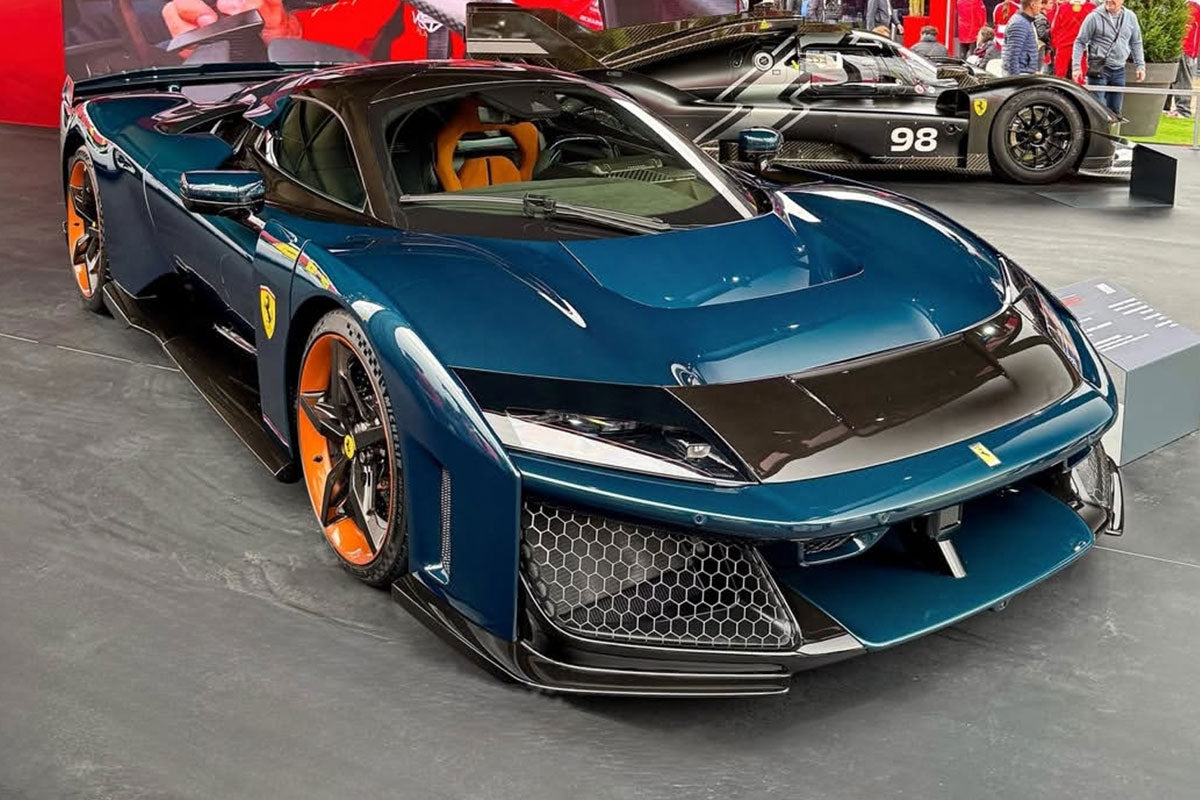 MR Models 2025 Ferrari F80 Full Blue Carbon Fiber WITH DISPLAY 1:18