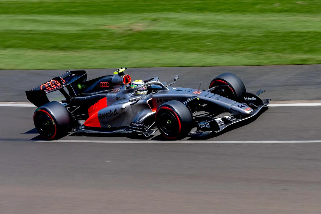 Spark-Model Audi Revolut F1 Team R26 #5 Australian GP 2026 (Bortoleto) 1:18 WITH DISPLAY