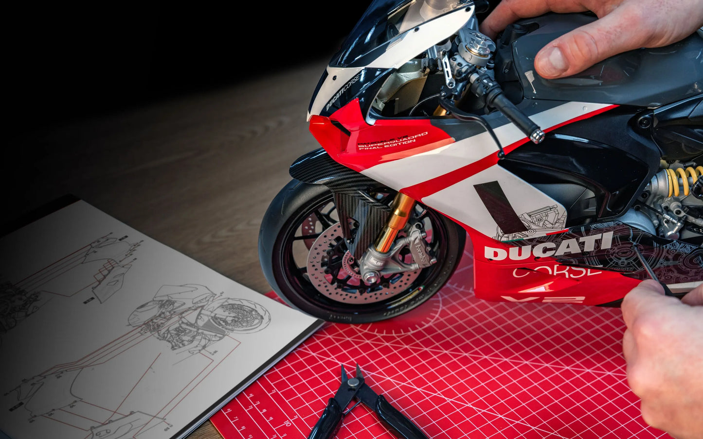 Pocher Ducati Panigale - V2 Superquadro Final Edition - 1:4 Kit