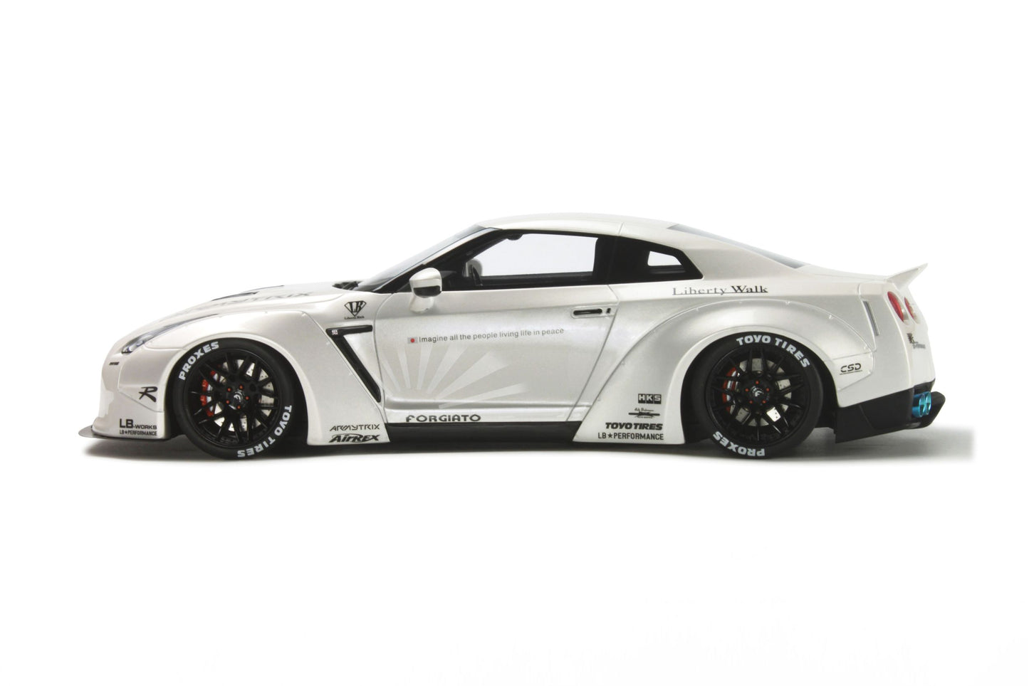 GT Spirit 2016 Nissan Skyline GT-R (R35) LB Performance White 1:18