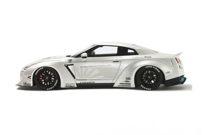 GT Spirit 2016 Nissan Skyline GT-R (R35) LB Performance White 1:18