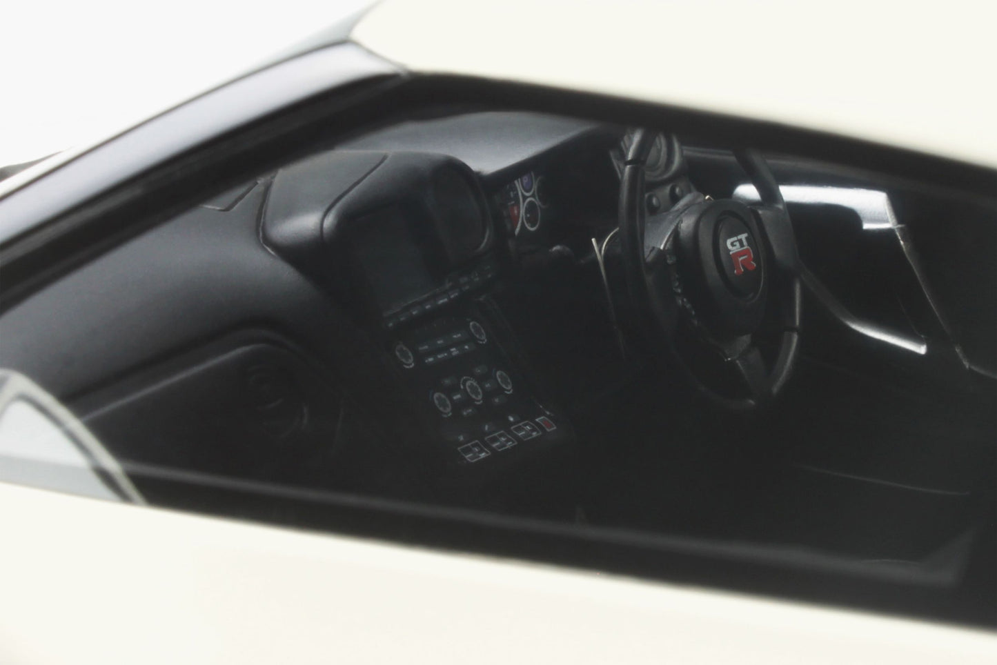 GT Spirit 2016 Nissan Skyline GT-R (R35) LB Performance White 1:18