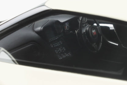 GT Spirit 2016 Nissan Skyline GT-R (R35) LB Performance White 1:18