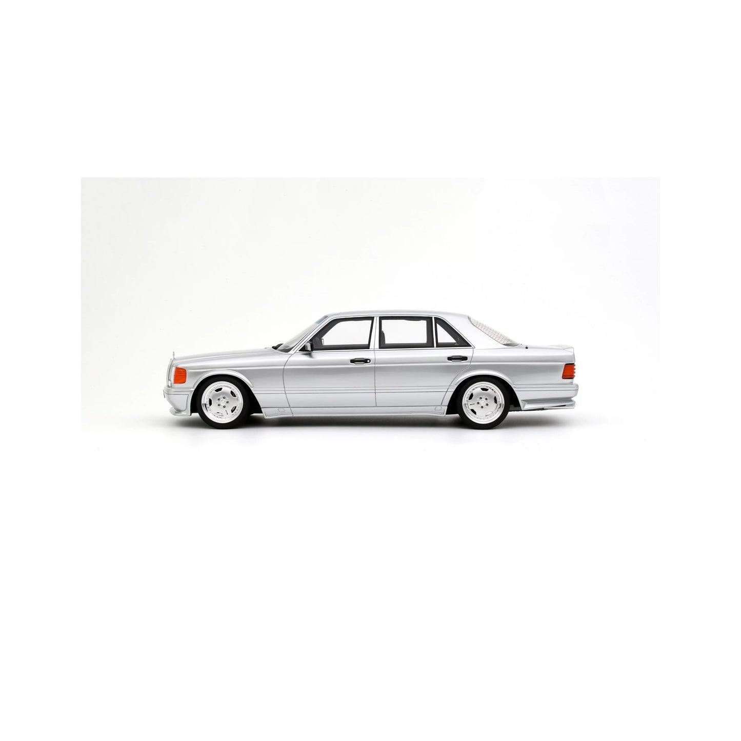 Otto 1989 Mercedes-Benz 560 6.0L SEL AMG W126 Brilliant Silver 1:18
