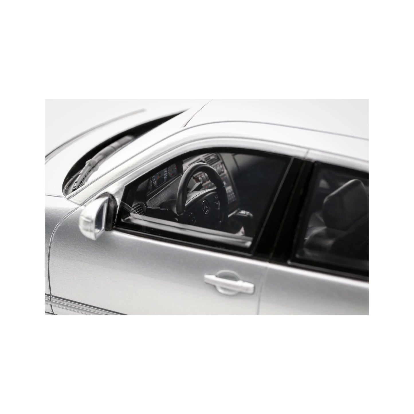 Otto 2001 Mercedes-Benz E55 AMG W210 Brilliant Silver 744 1:18