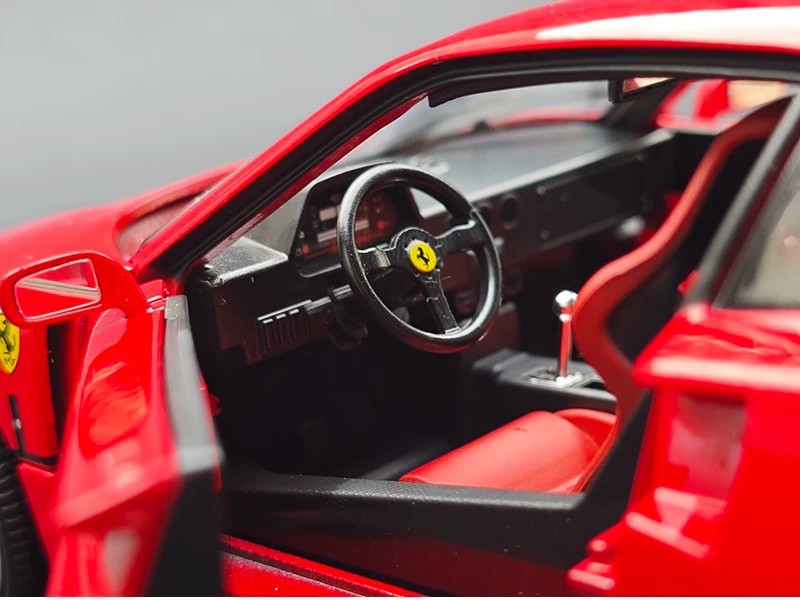 Bburago 1987 Ferrari F40 Red (Rossa Corsa) w/ Silver Wheels 1:18