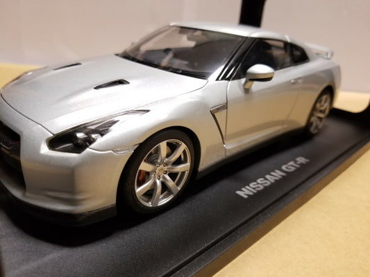 AUTOart Millennium Nissan Skyline GT-R (R35) Ultimate Metal Silver 1:18