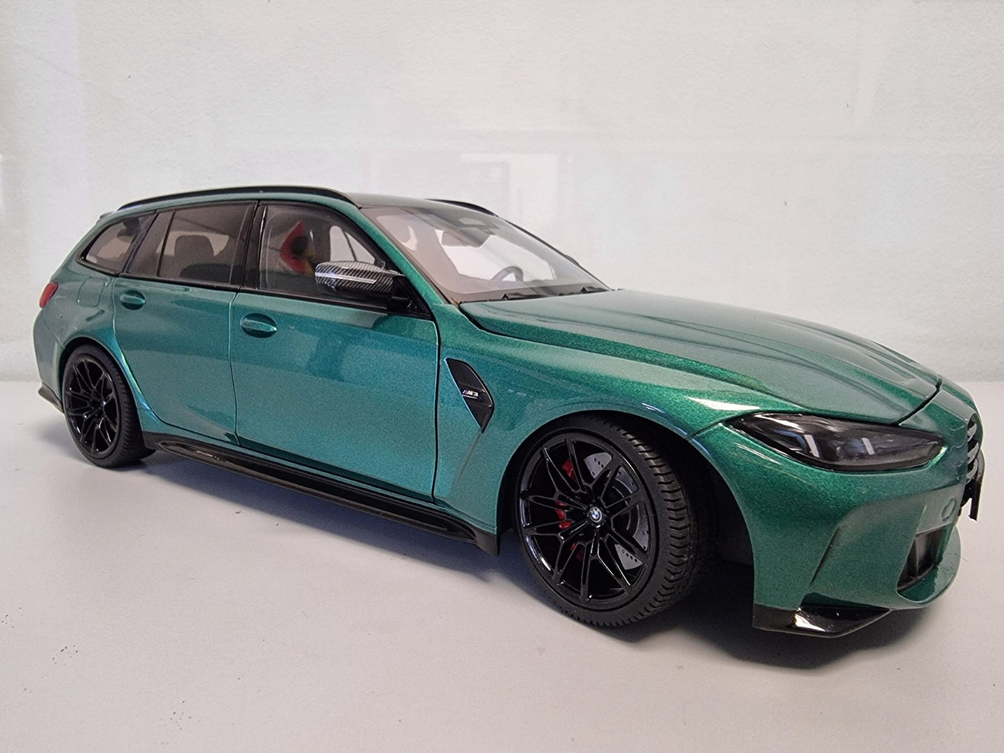Minichamps BMW M3 Touring (G81) M Wagon Isle of Man Green Metallic 1:18 DEALER EDITION