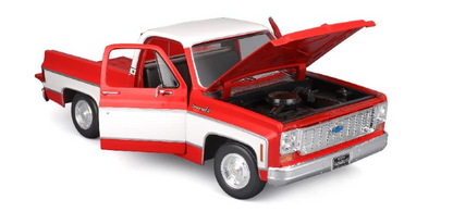 Maisto 1974 Chevrolet C-10 Pickup Truck Cheyenne Red and White 1:18