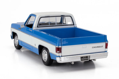 Maisto 1974 Chevrolet C-10 Pickup Truck Cheyenne Super Blue and White 1:18