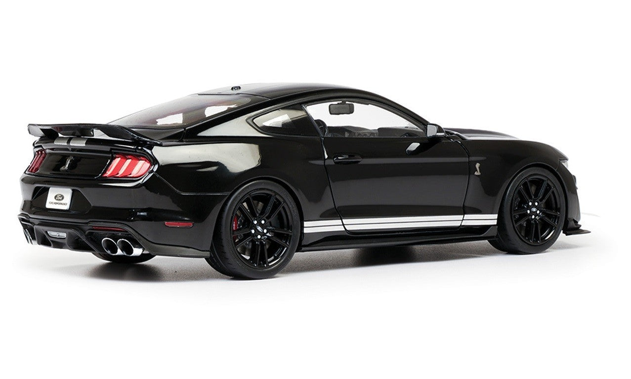 Ixo 2022 Ford Shelby Mustang Shelby GT500 Shadow Black 1:18