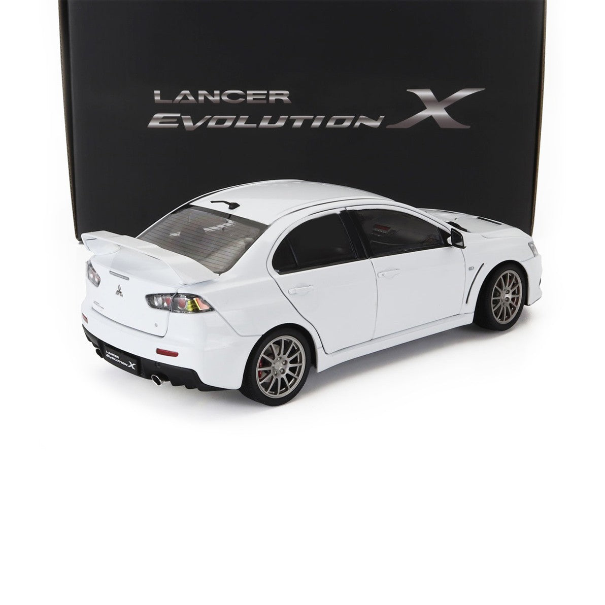 Sun-Star 2007 Mitsubishi Lancer Evolution X FQ400 White Metallic 1:18