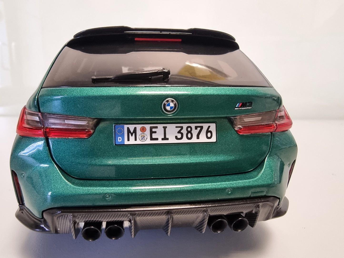 Minichamps BMW M3 Touring (G81) M Wagon Isle of Man Green Metallic 1:18 DEALER EDITION