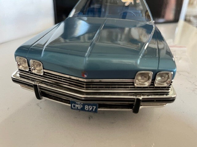 BoS-Models 1974 Buick Estate Wagon Station Wagon Blue w/ Wood Grain 1:18