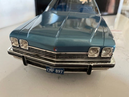 BoS-Models 1974 Buick Estate Wagon Station Wagon Blue w/ Wood Grain 1:18