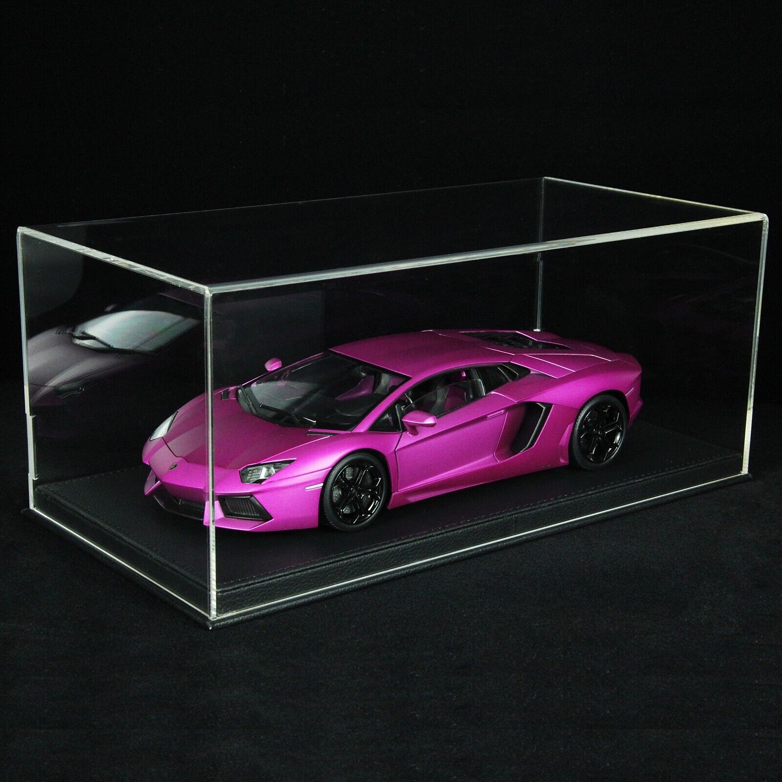 Luxbox Display Case with Black Leather (synthetic) Base 1:18 – STM