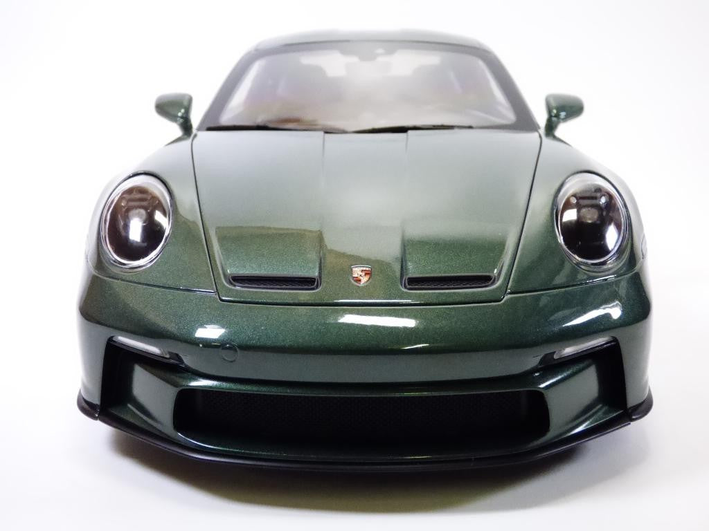 Norev 2023 Porsche 911 992 S/T Malachite Green Metallic 1:12