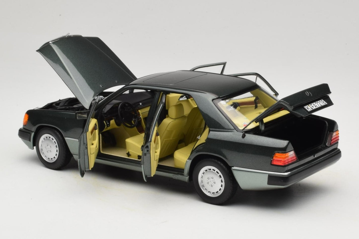 Norev 1990 Mercedes-Benz E Class 230E AMG (W124) Night Green Metallic 1:18