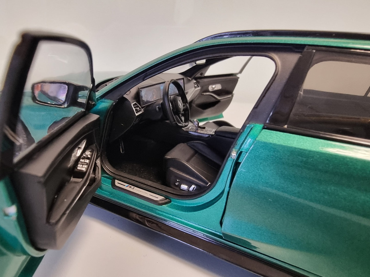 Minichamps BMW M3 Touring (G81) M Wagon Isle of Man Green Metallic 1:18 DEALER EDITION