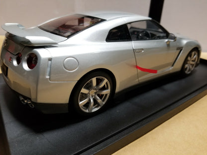 AUTOart Millennium Nissan Skyline GT-R (R35) Ultimate Metal Silver 1:18