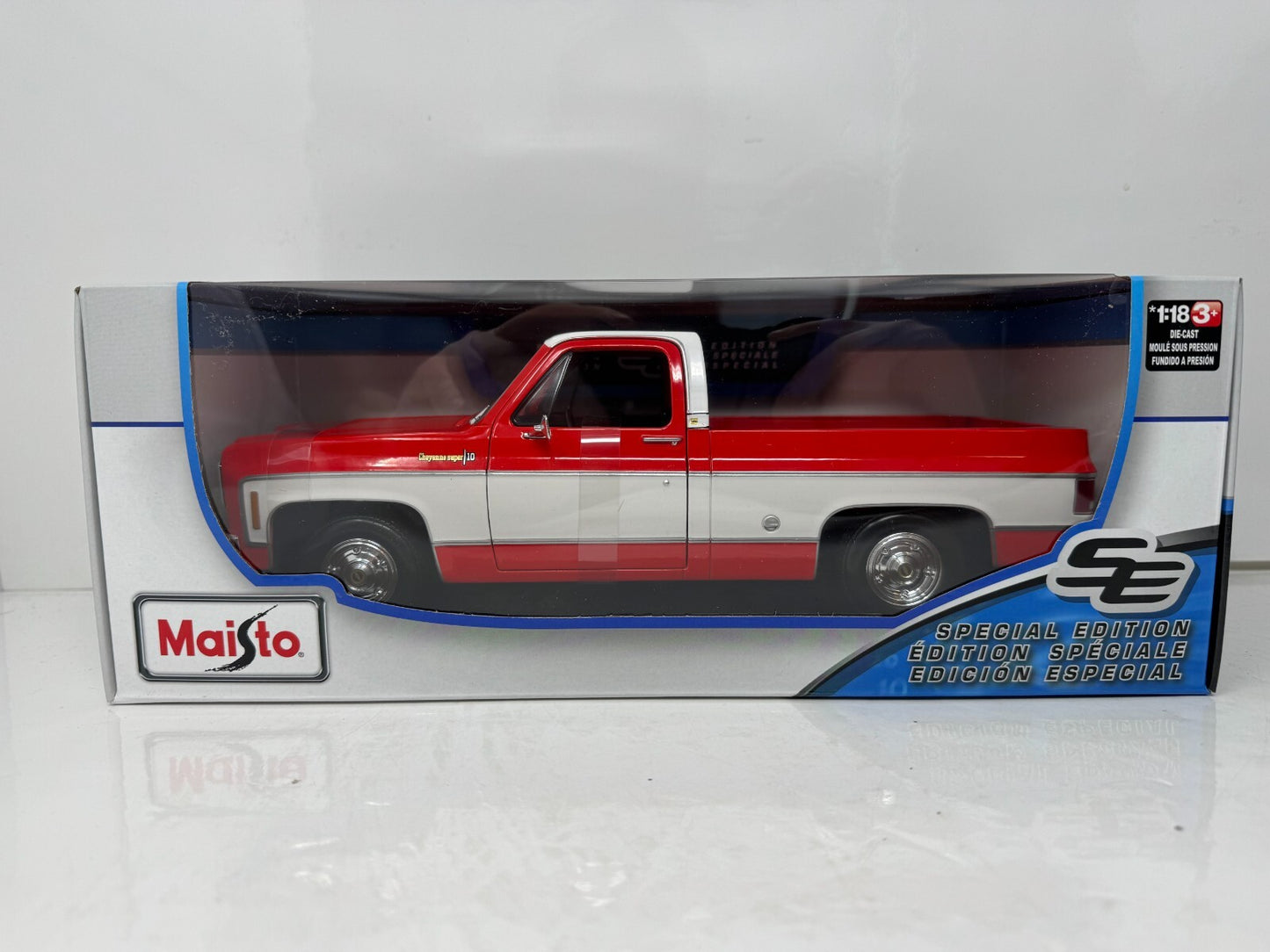 Maisto 1974 Chevrolet C-10 Pickup Truck Cheyenne Red and White 1:18