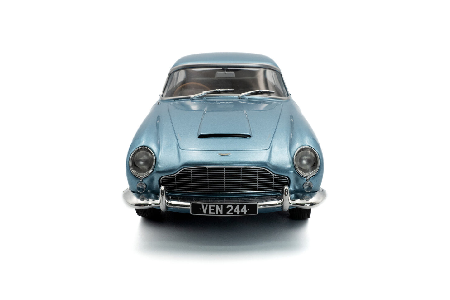 Solido 1964 Aston Martin DB5 Caribbean Blue Metallic 1:18
