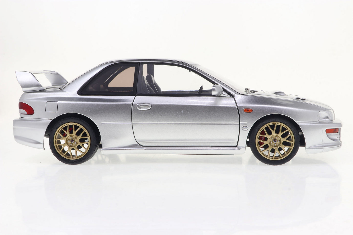 Solido 1998 Subaru Impreza 22B Silver 1:18