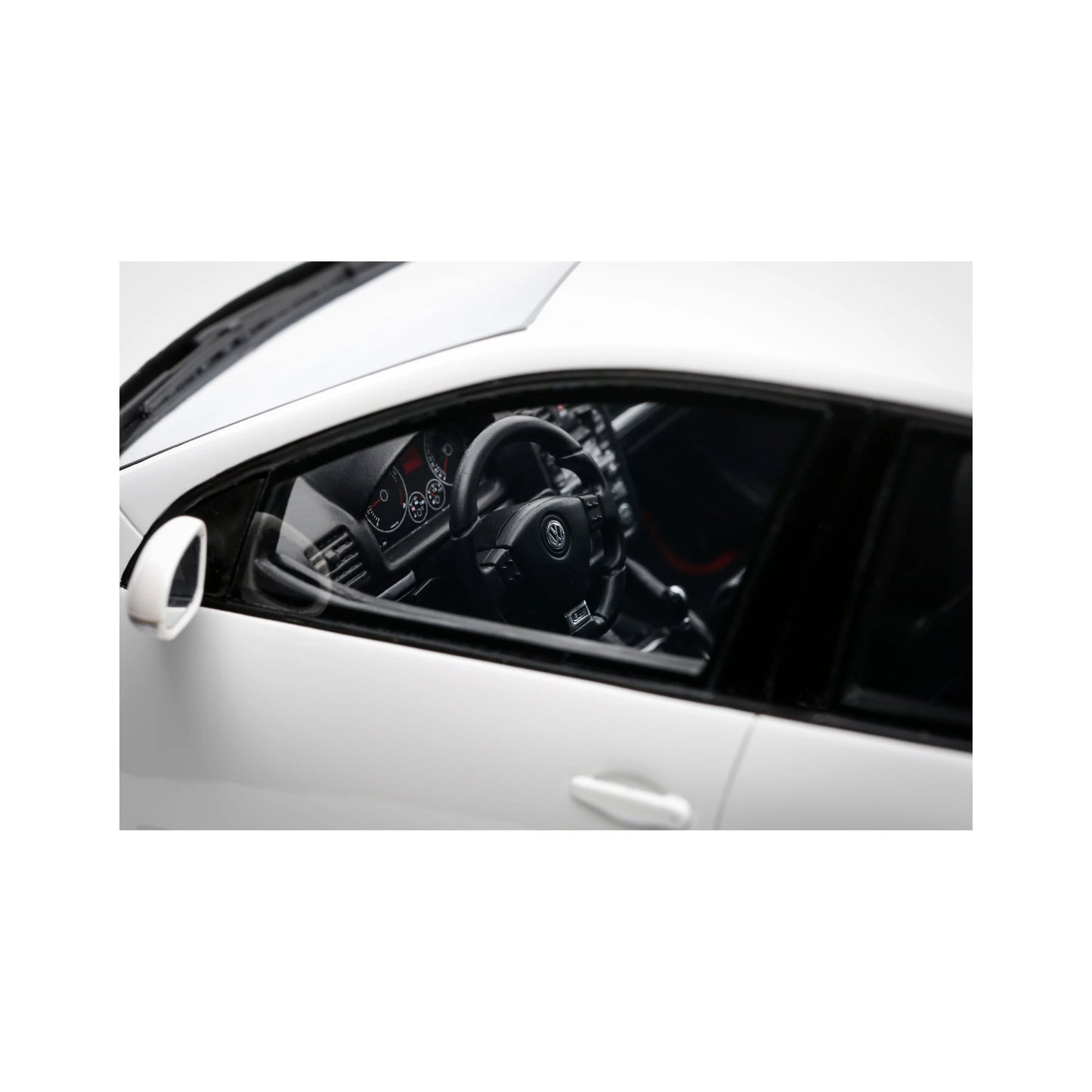 Otto 2007 Volkswagen Golf GTI MK5 Edition 30 Candy White 1:18